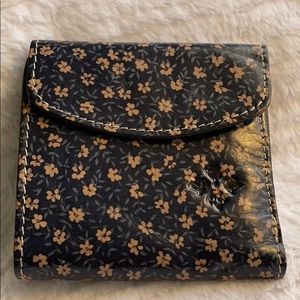 Patricia Nash bifold wallet
